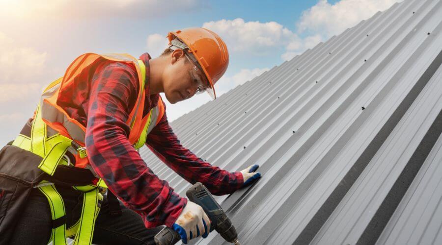 Professional gutter cleaning in Scottsburg, IN